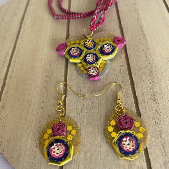 Quilling Love Shiny Flower Set - Picture 1 of 6